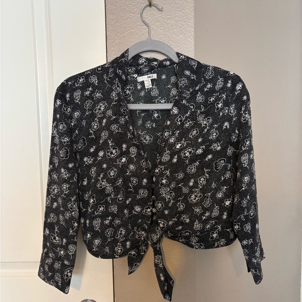 Amuse Society B&W floral cropped top